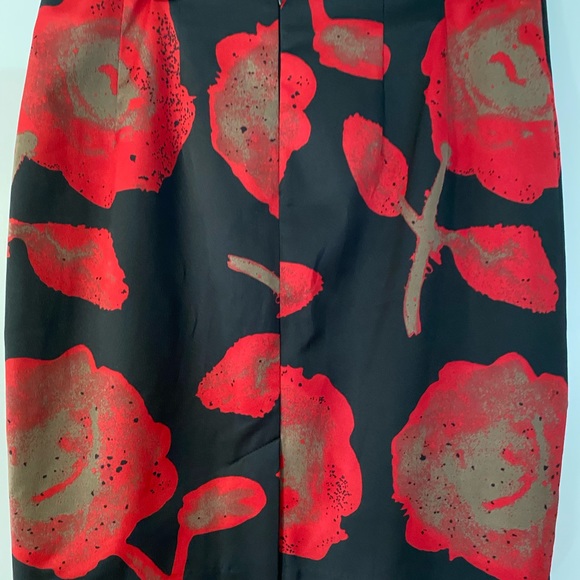 Short skirt - Picture 2 of 3